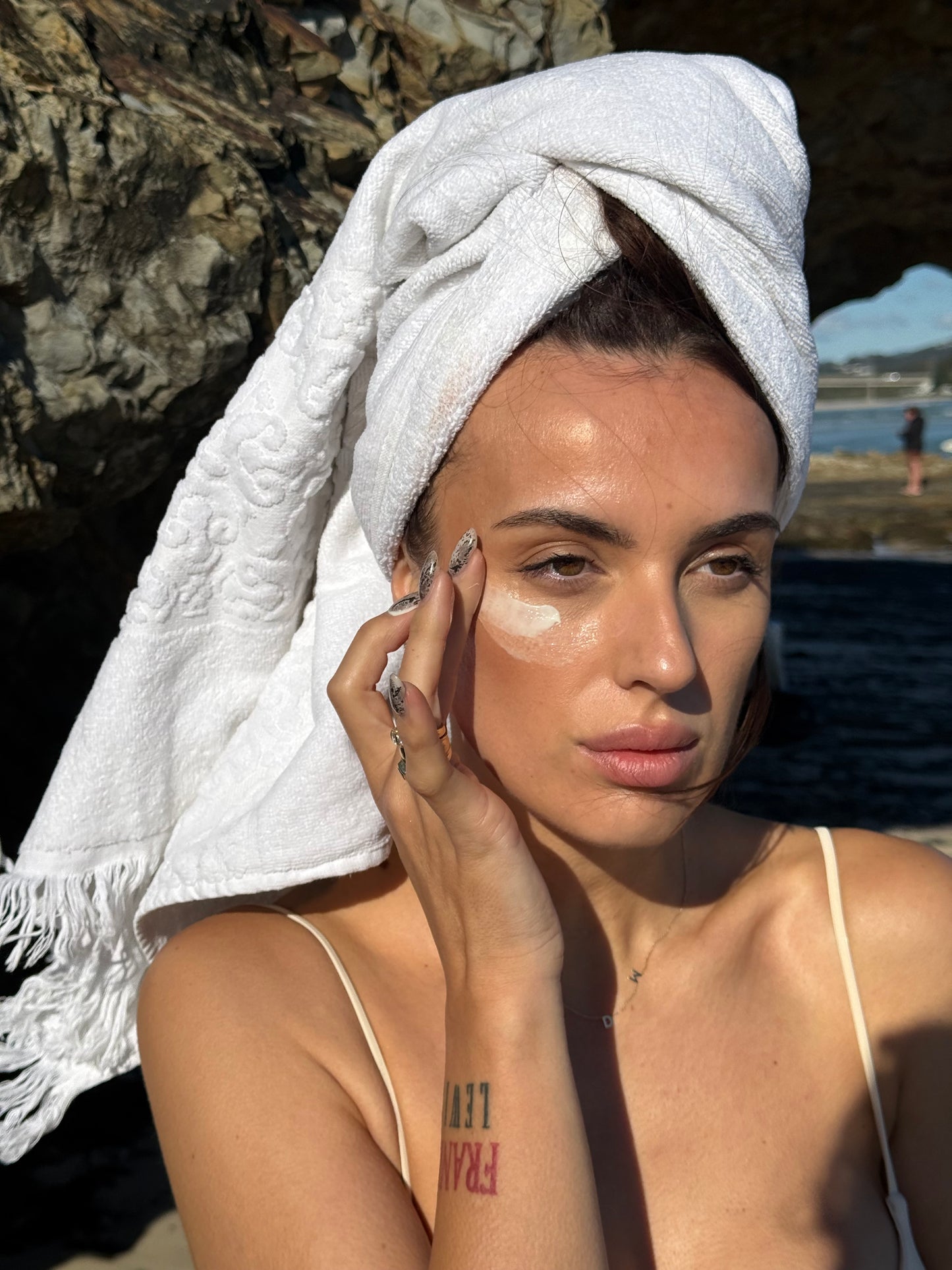 DÉJNA EYE CRÈME| Peptide under eye crème.