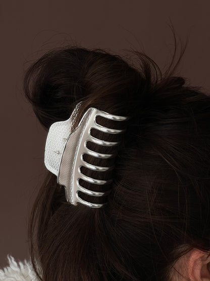 DÉJNA CLAW CLIP | Metal Hair Clip