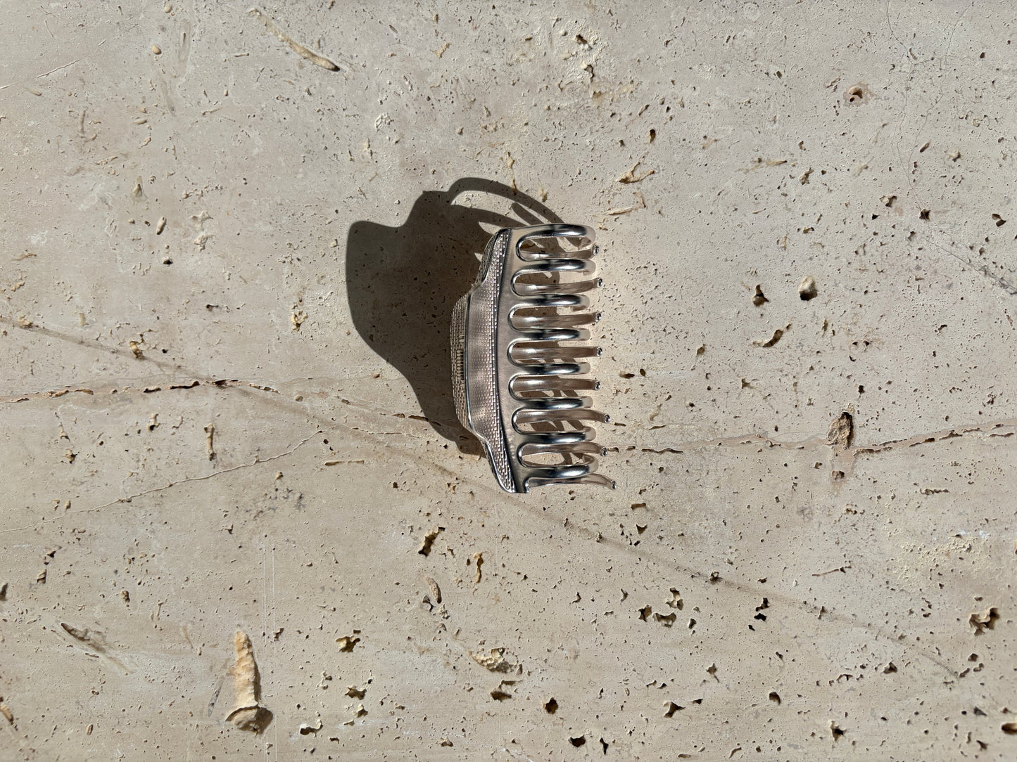 DÉJNA CLAW CLIP | Metal Hair Clip
